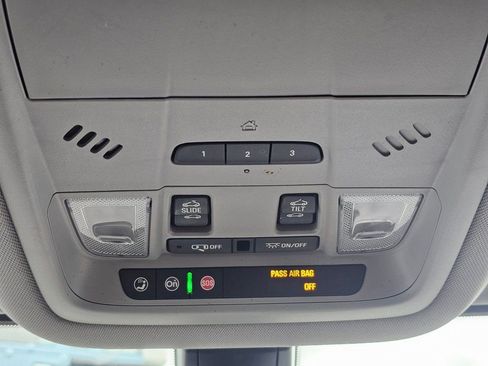 Used 2019 GMC Acadia SLT w/ Black Edition image 18