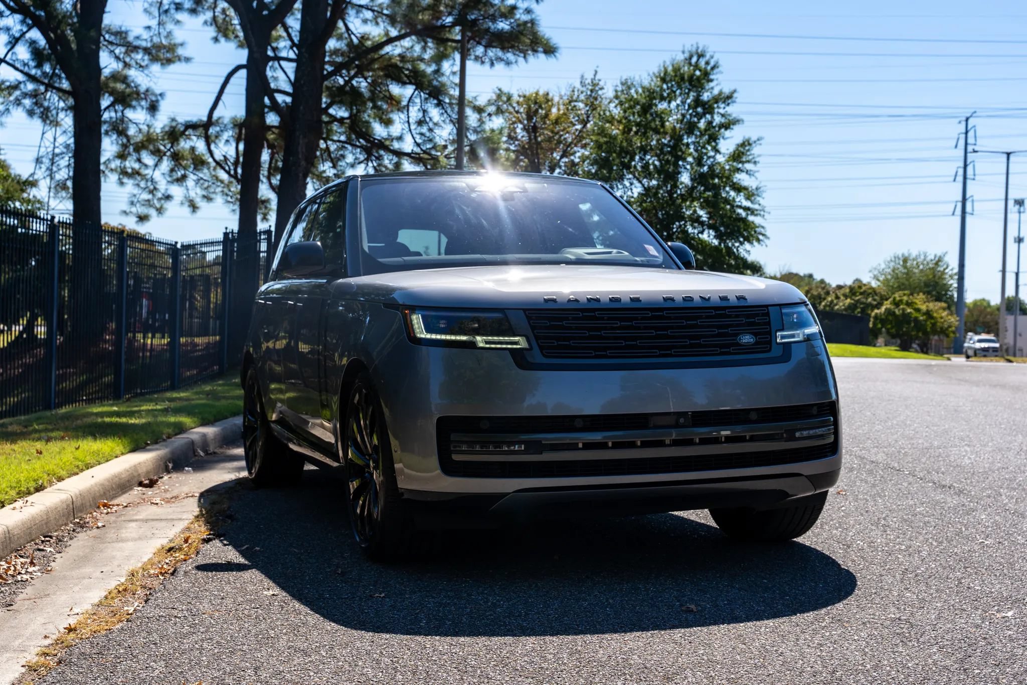 Used 2023 Land Rover Range Rover SE AWD/4WD image 3
