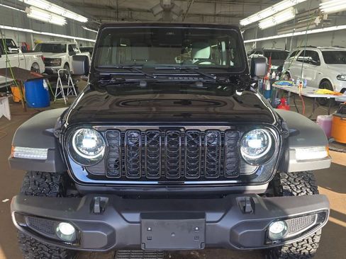 Used 2025 Jeep Wrangler Willys image 2