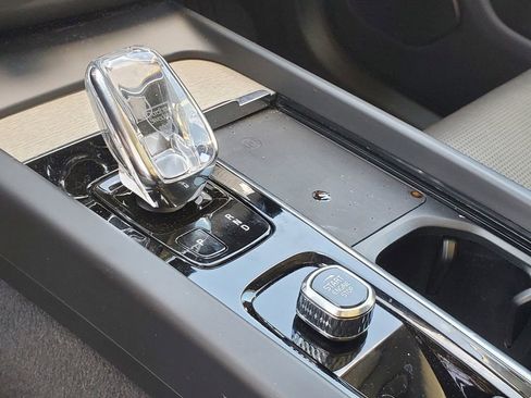 Certified 2022 Volvo XC60 B6 Inscription w/ Protection Package Premier image 24