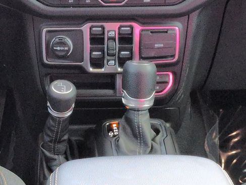 Used 2025 Jeep Wrangler Unlimited Sahara AWD/4WD image 19