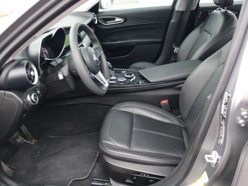 Used 2017 Alfa Romeo Giulia AWD image 10