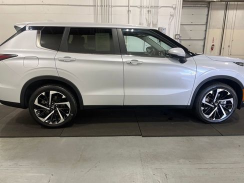 Used 2024 Mitsubishi Outlander SE image 38