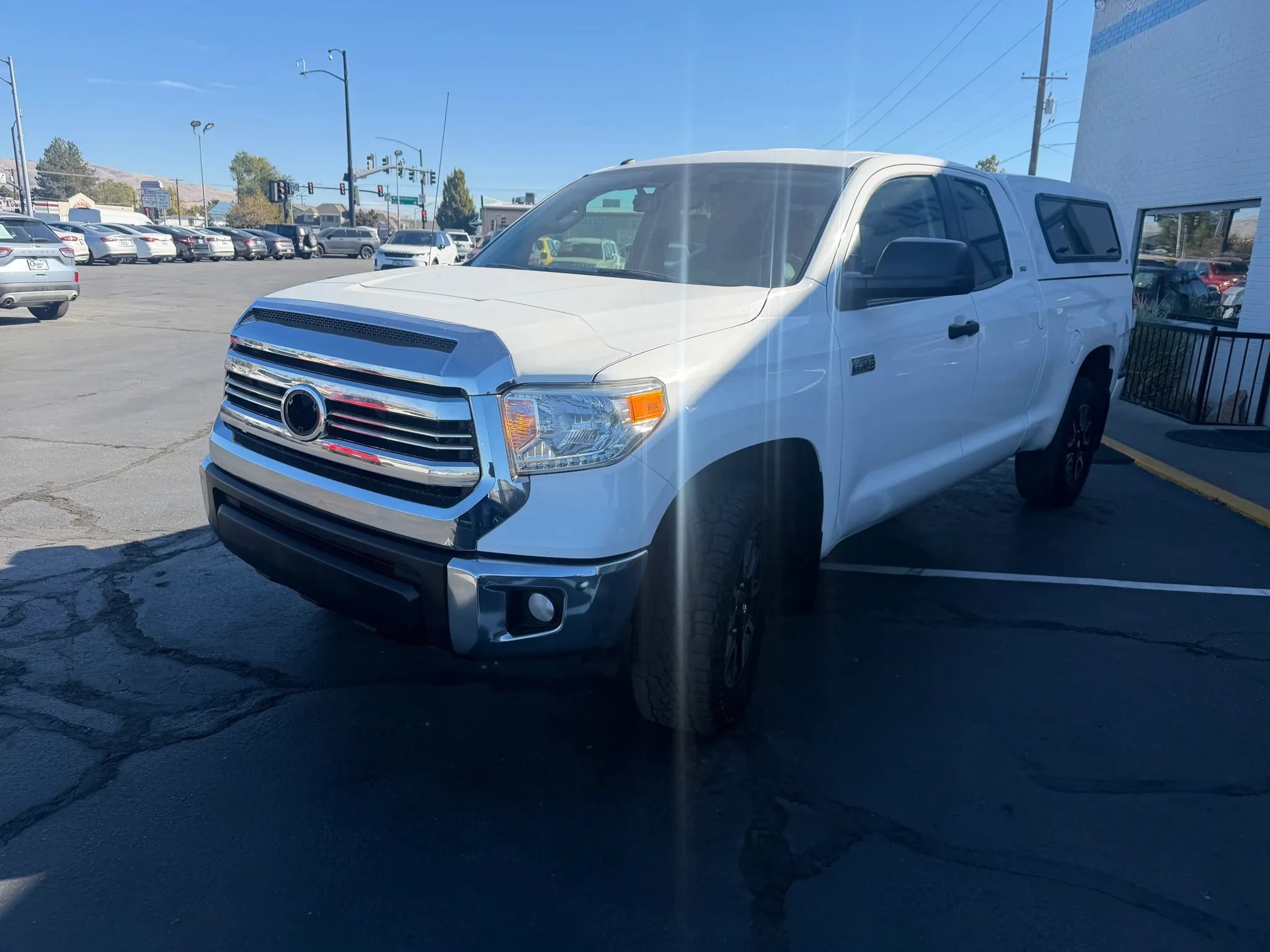 Used 2017 Toyota Tundra SR5 AWD/4WD image 4