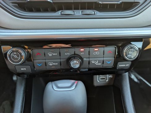 New 2026 Jeep Compass Limited image 25