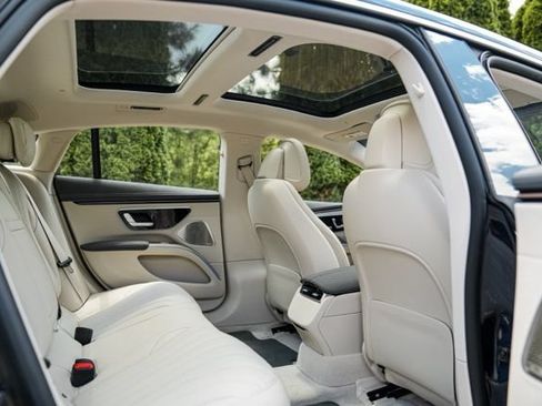 Used 2023 Mercedes-Benz EQS 580 4MATIC Sedan image 46
