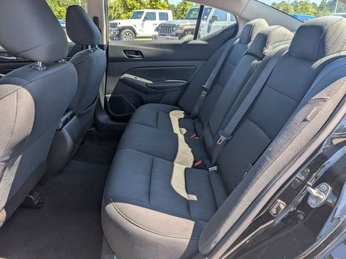 Used 2025 Nissan Altima 2.5 SV FWD image 12