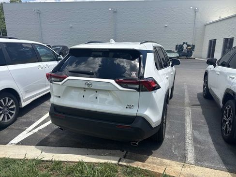 Used 2025 Toyota RAV4 XLE AWD/4WD image 7