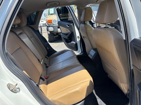 Used 2019 Volkswagen Jetta SE w/ Cold Weather Package FWD image 13
