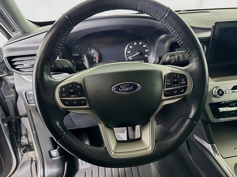 Used 2022 Ford Explorer XLT w/ Equipment Group 202A image 12