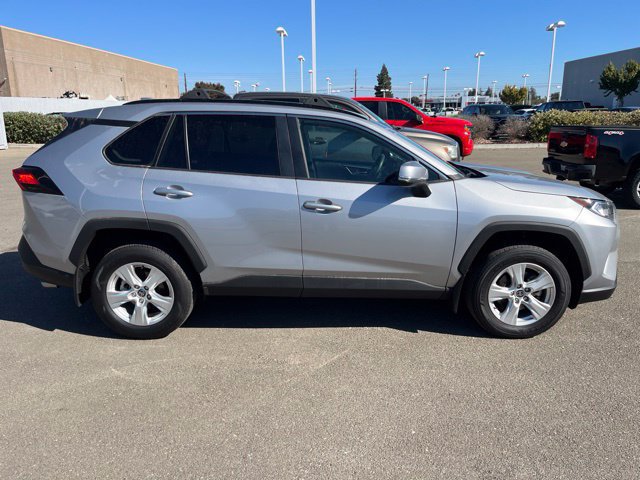 Used 2021 Toyota RAV4 XLE AWD/4WD image 2
