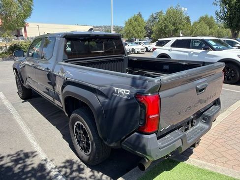 Used 2024 Toyota Tacoma TRD Off-Road w/ TRD Off Road Premium Package AWD/4WD image 17