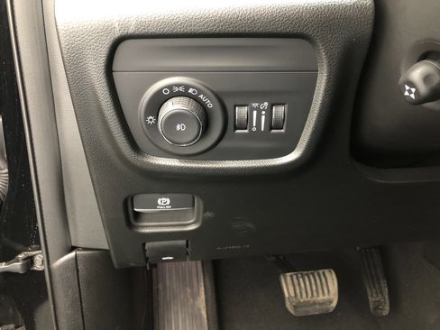 Certified 2025 Jeep Grand Cherokee Limited w/ Luxury Tech Group II image 19