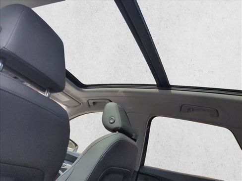 Used 2025 Audi Q5 Premium w/ Convenience Package image 18