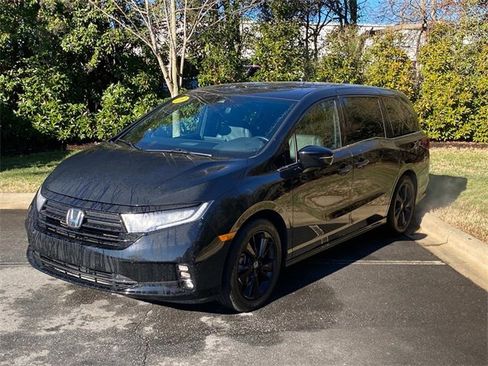 Used 2023 Honda Odyssey Sport image 3