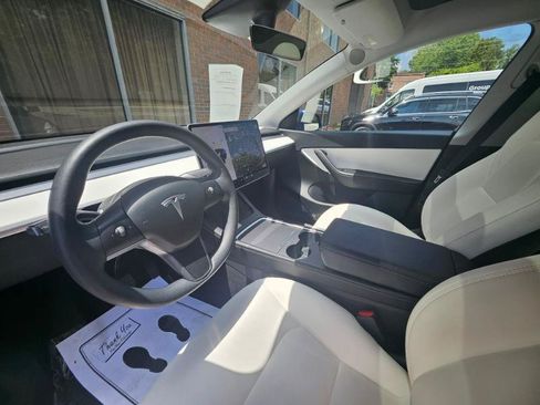 Used 2022 Tesla Model Y Long Range AWD/4WD image 37