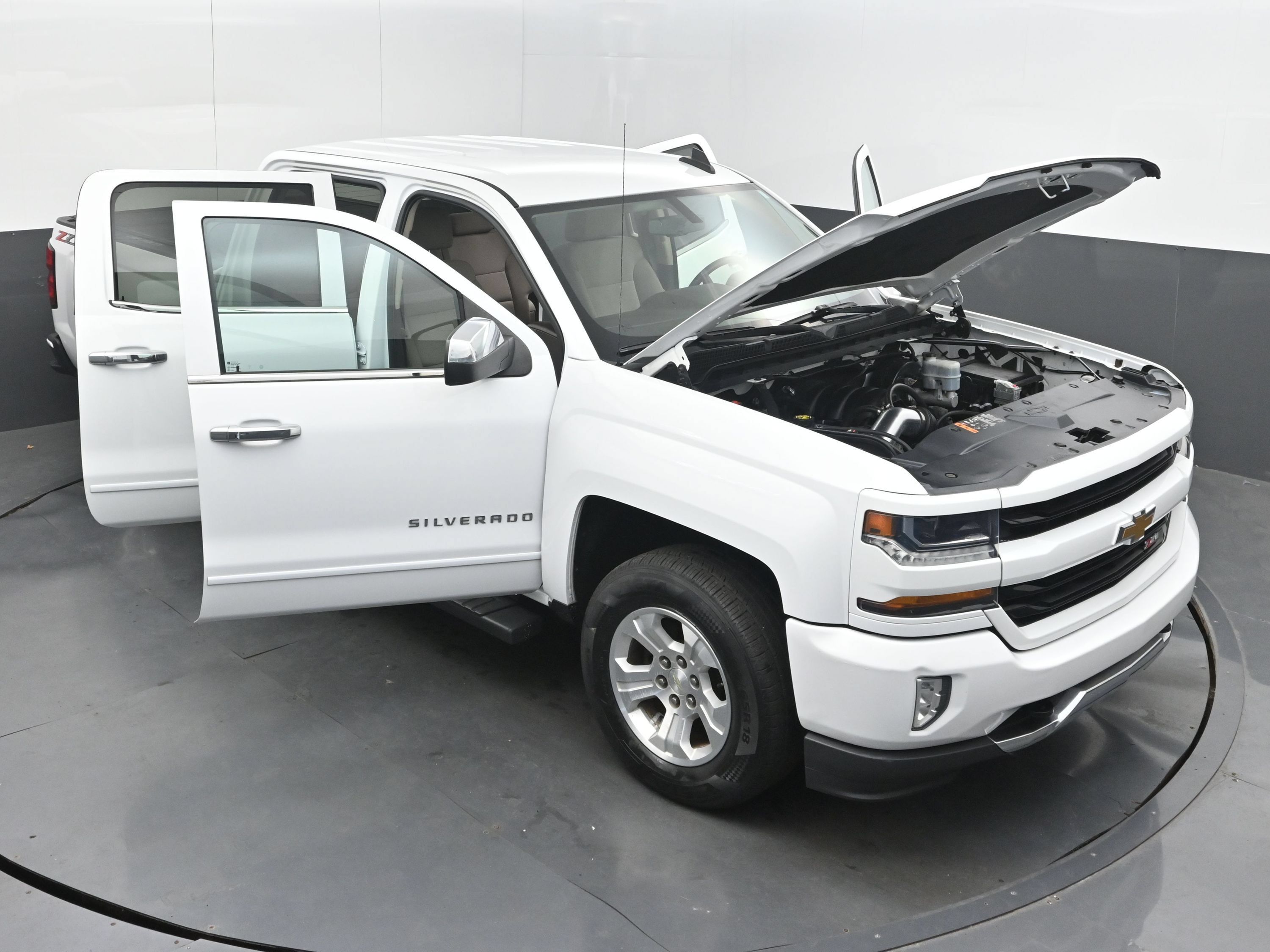 Used 2018 Chevrolet Silverado 1500 LT w/ All Star Edition AWD/4WD image 34
