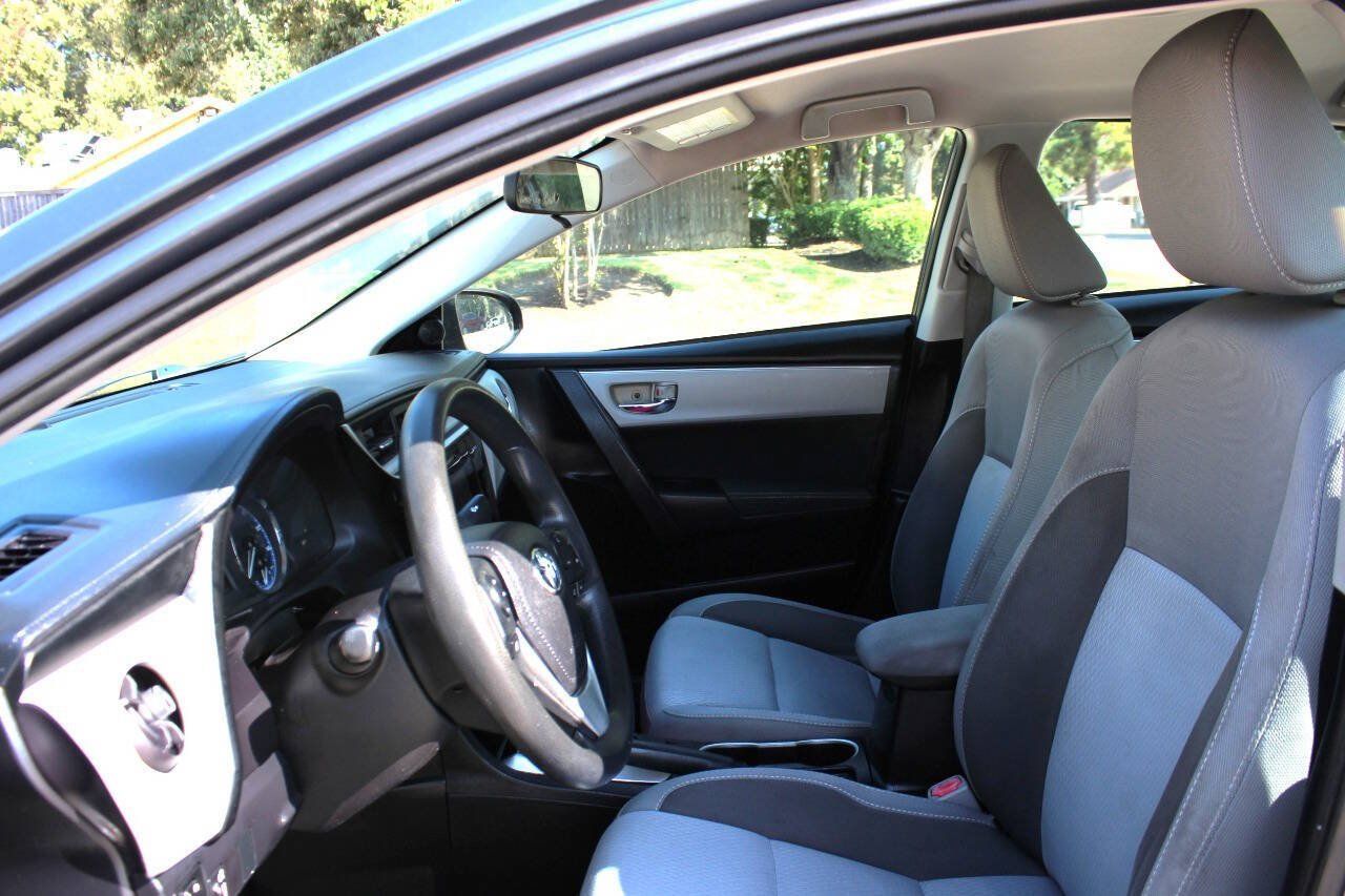 Used 2017 Toyota Corolla LE FWD image 11