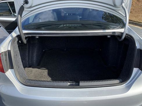 Used 2011 Volkswagen Jetta SEL image 22