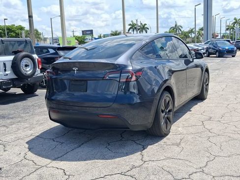 Used 2025 Tesla Model Y Long Range RWD image 4