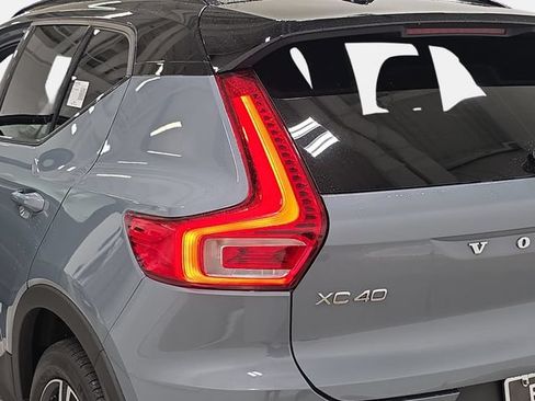 Used 2022 Volvo XC40 T5 R-Design w/ Protection Package AWD/4WD image 34