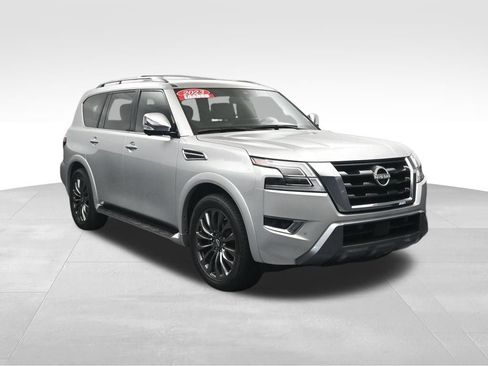 Used 2023 Nissan Armada Platinum w/ Captain's Chairs Package RWD image 3