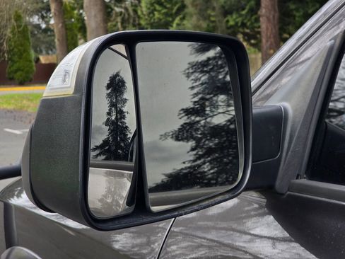 Used 2016 RAM 3500 Tradesman w/ Chrome Appearance Group image 12