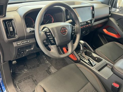 Used 2025 Nissan Frontier PRO-4X image 17