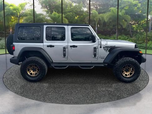 Used 2019 Jeep Wrangler Unlimited Sport S AWD/4WD image 4