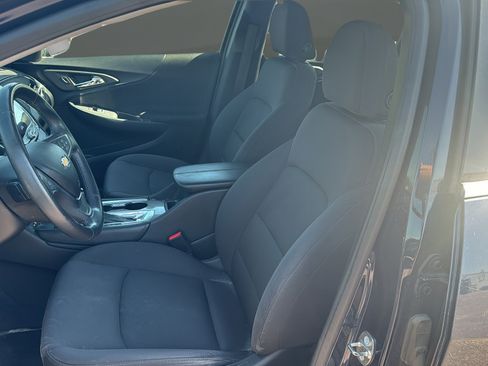 Used 2017 Chevrolet Malibu LT FWD image 10