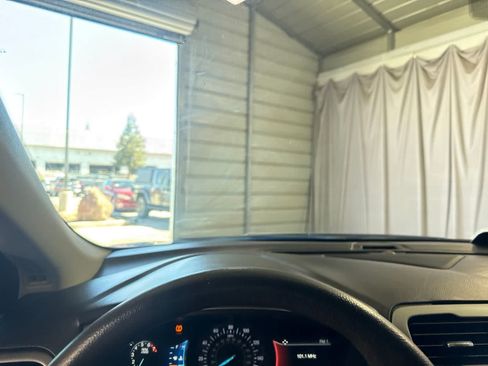 Used 2018 Ford Fusion SE w/ Fusion SE Technology Package FWD image 24