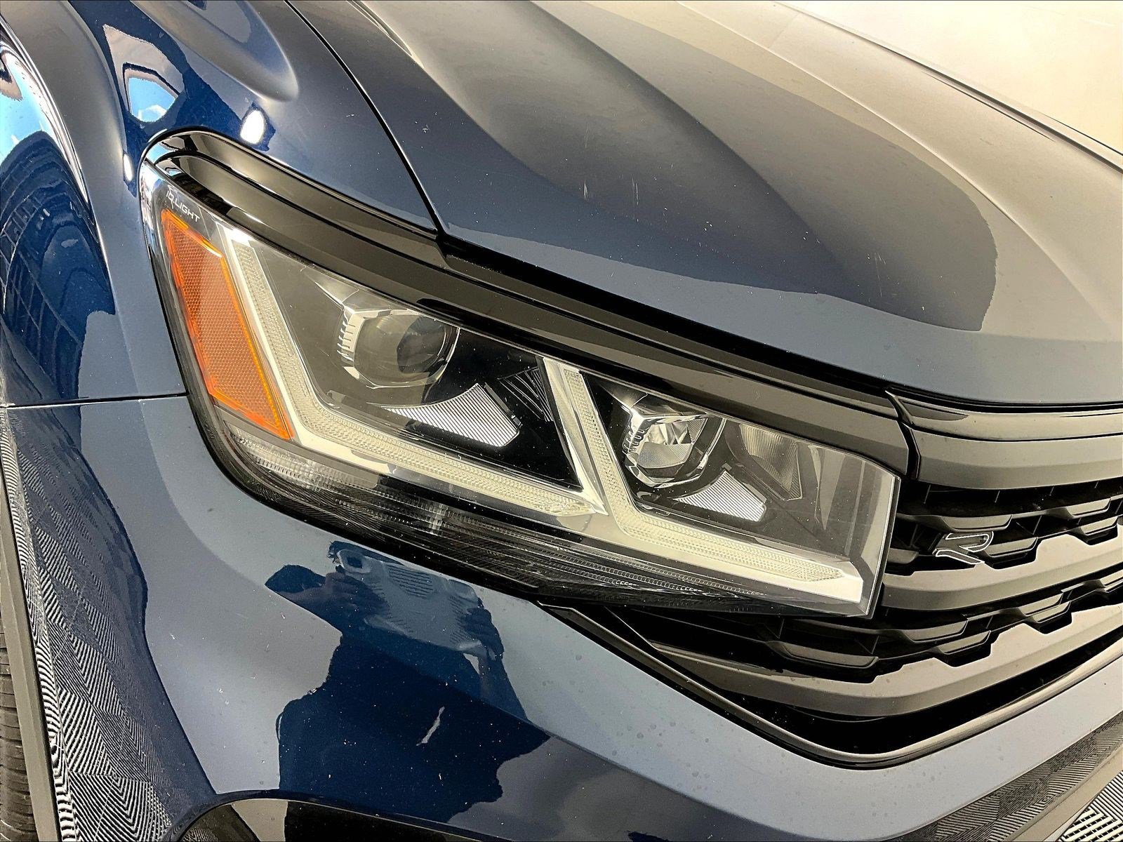 Used 2023 Volkswagen Atlas Cross Sport SEL R-Line AWD/4WD image 33