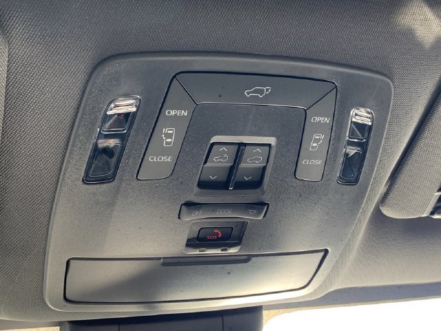Certified 2024 Toyota Sienna XSE FWD image 31