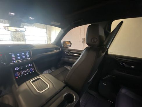 Used 2021 GMC Yukon XL Denali w/ Denali Ultimate Package image 3