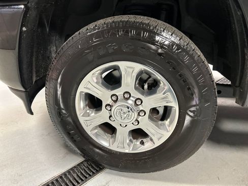 Used 2024 RAM 2500 Big Horn w/ Sport Appearance Package image 9