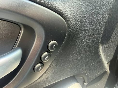 Used 2019 Jeep Cherokee Limited AWD/4WD image 13