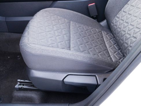 Certified 2025 Nissan Kicks SV w/ Illumination Package image 20