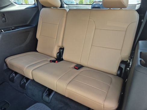 Used 2023 Chevrolet Traverse Premier FWD image 22