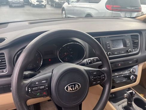 Used 2016 Kia Sedona LX image 12