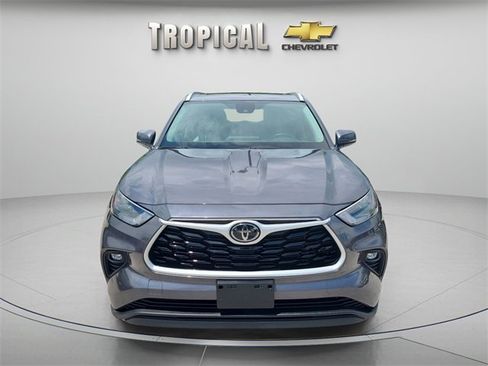 Used 2022 Toyota Highlander XLE image 8