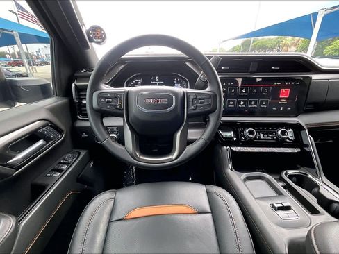 Used 2025 GMC Sierra 2500 AT4 w/ AT4 Premium Plus Package AWD/4WD image 6