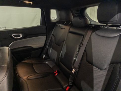 Used 2024 Jeep Compass Latitude image 11