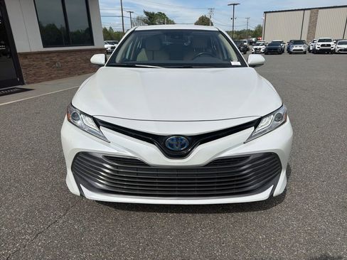 Used 2020 Toyota Camry XLE image 10
