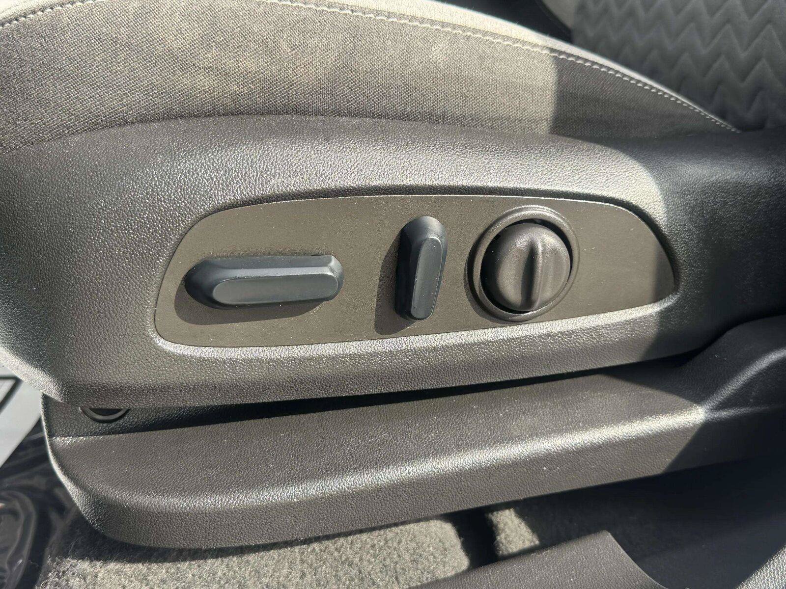 Used 2023 Chevrolet Equinox LS w/ LS Convenience Package FWD image 22