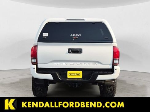 Used 2019 Toyota Tacoma TRD Off-Road w/ Technology Package AWD/4WD image 6