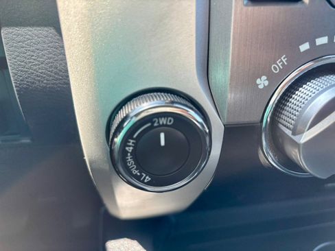 Used 2019 Toyota Tundra SR5 w/ SR5 Upgrade Package AWD/4WD image 28