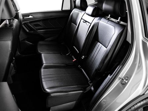 Used 2022 Volkswagen Tiguan SE image 44