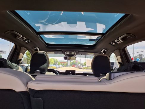 Certified 2026 Volvo XC60 B5 Plus w/ Protection Package Premier AWD/4WD image 27
