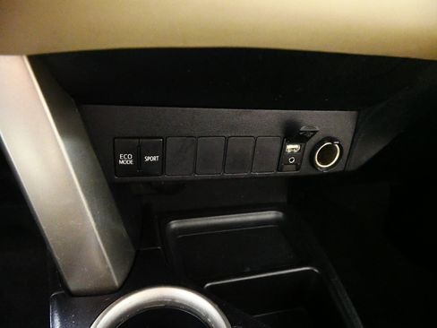 Used 2015 Toyota RAV4 XLE AWD/4WD image 29