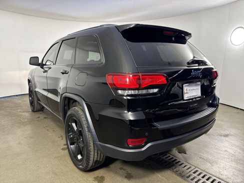 Used 2019 Jeep Grand Cherokee Laredo image 32